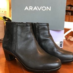 Aravon Lexee Binded Bootie